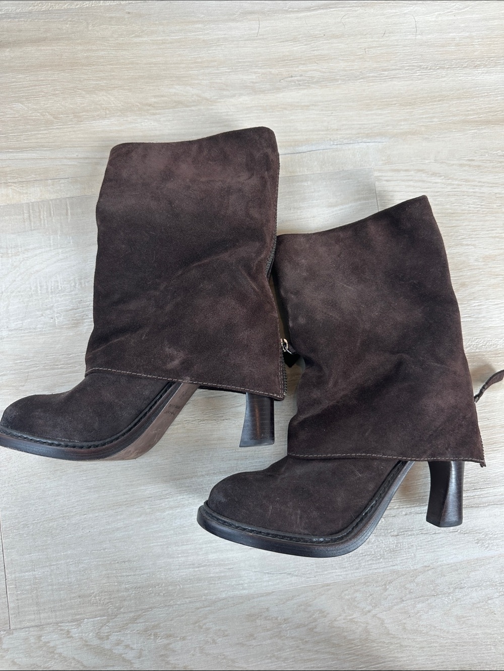 VERA WANG LAVENDER Women's Dark Brown Suede Mid-Heel Slouch Boots